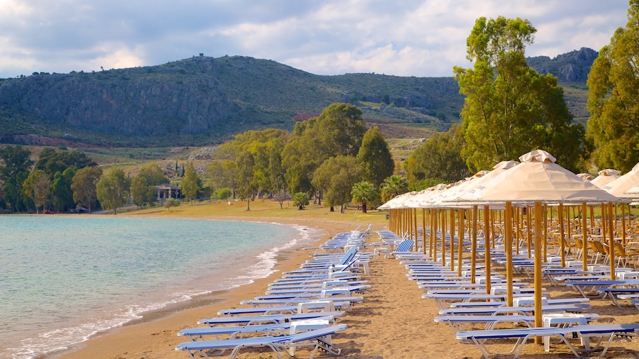 Nafplio showing a beach