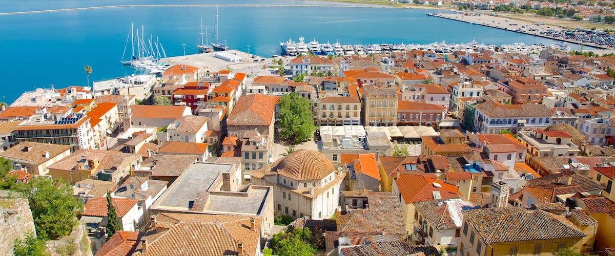 Nafplio showing a coastal town