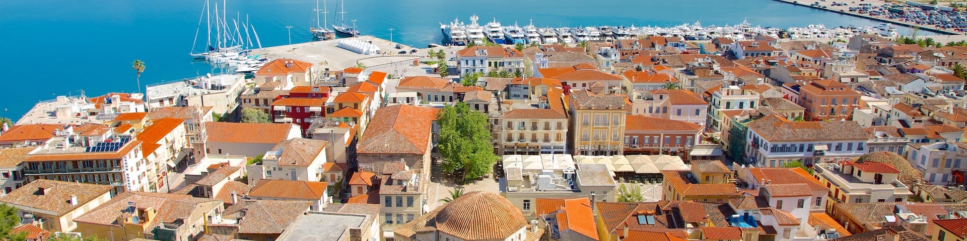 Nafplio showing a coastal town