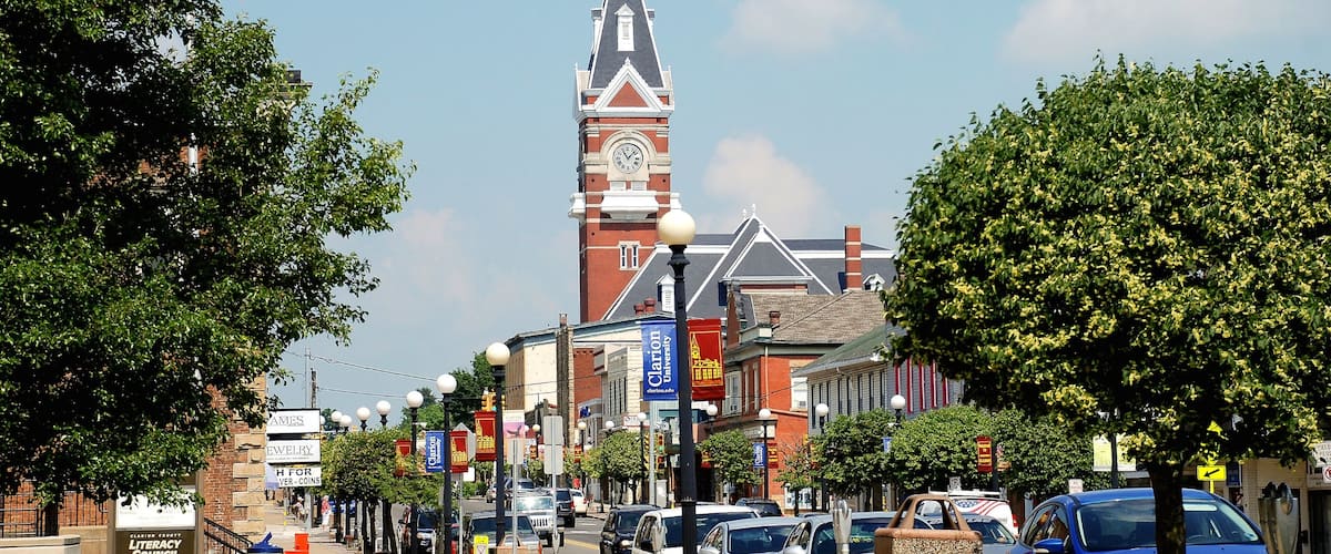 Clarion which includes street scenes