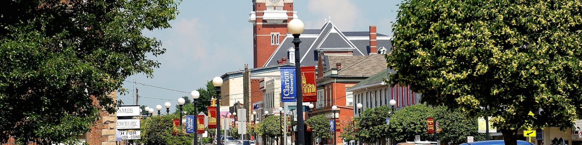 Clarion which includes street scenes