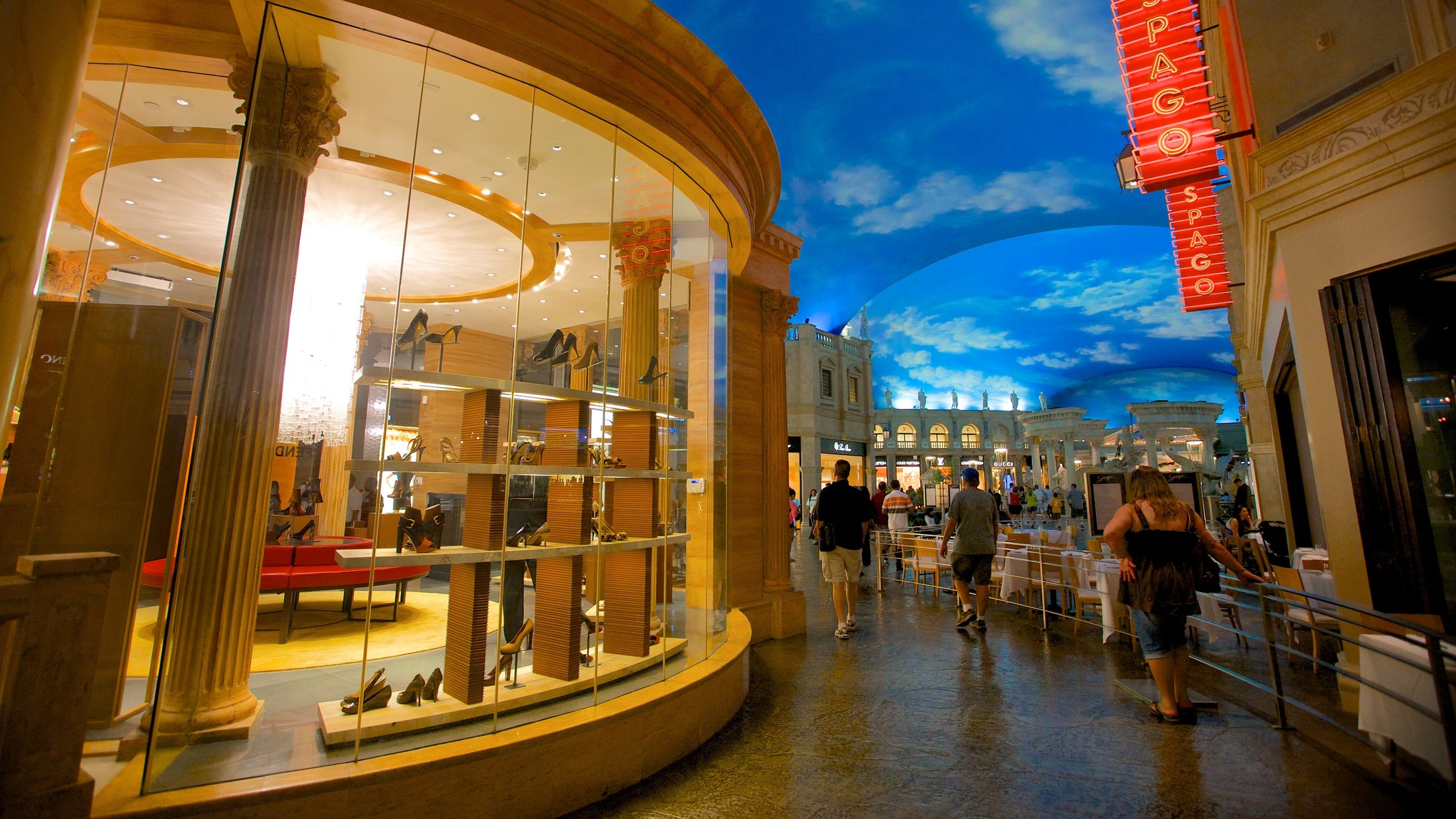 The Forum Shops at Caesars Palace: Shop and dine like a god 