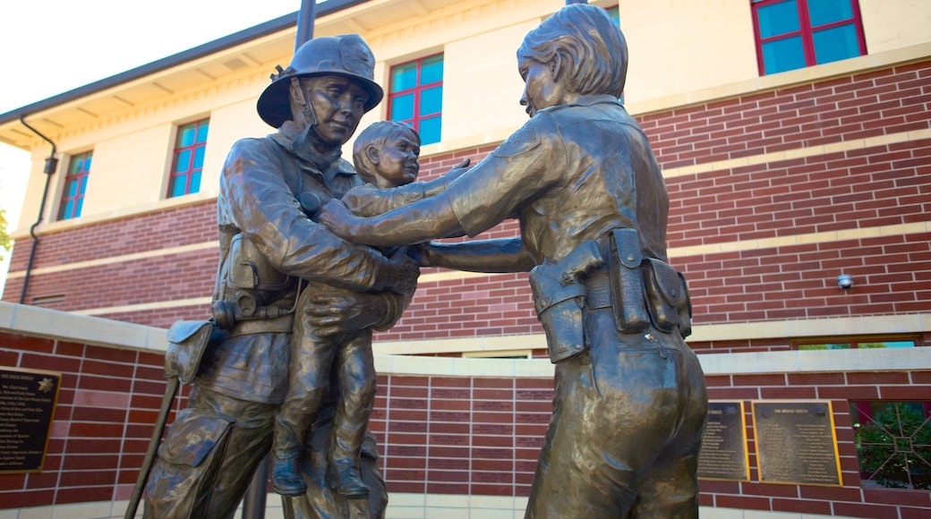 Central Coast California showing a statue or sculpture and outdoor art