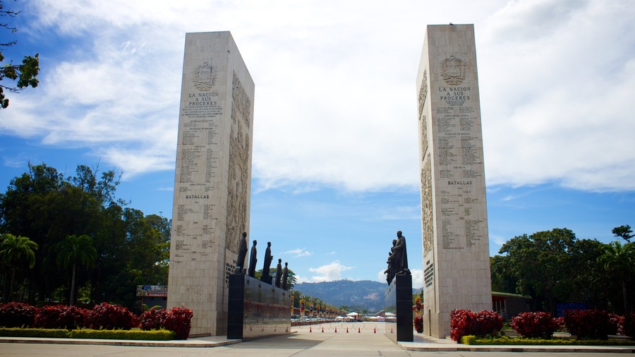 Proceres Promenade which includes a memorial and a monument