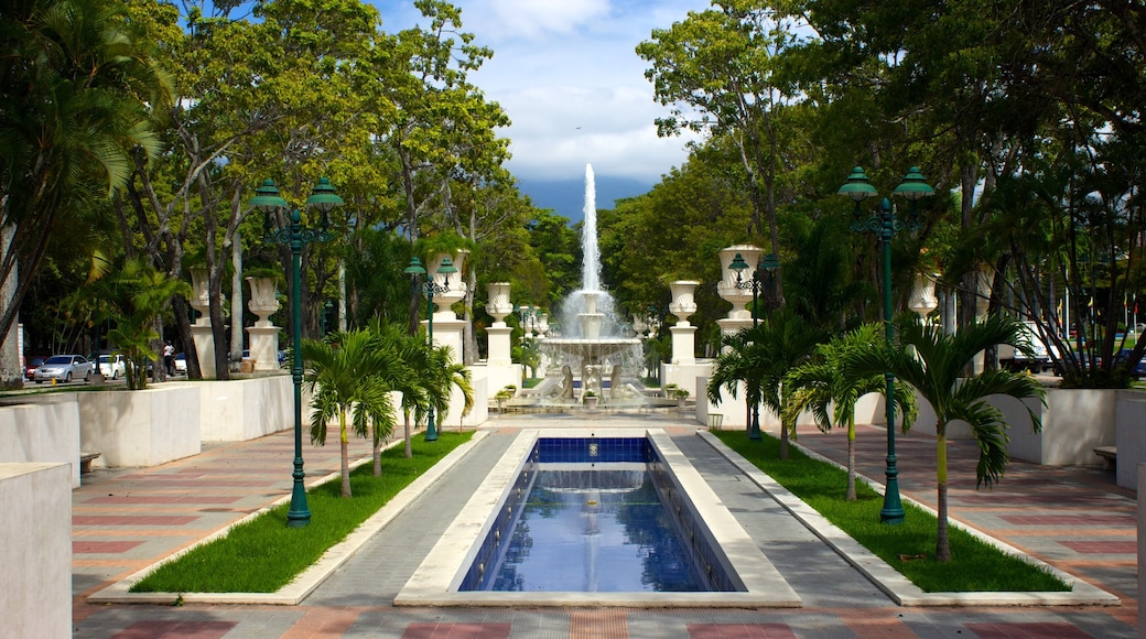 Proceres Promenade which includes a fountain