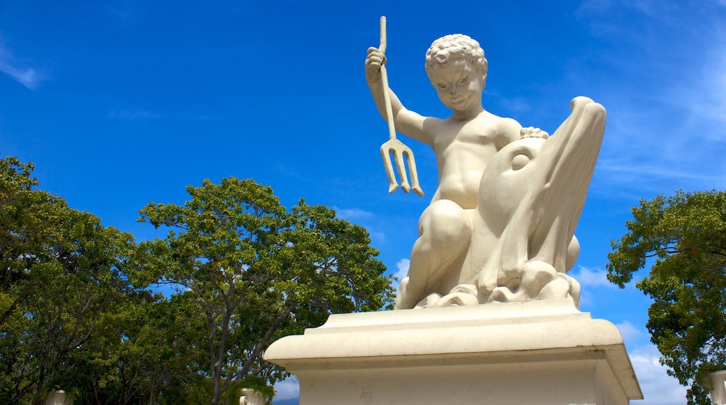 Paseo Los Proceres mostrando arte al aire libre y una estatua o escultura