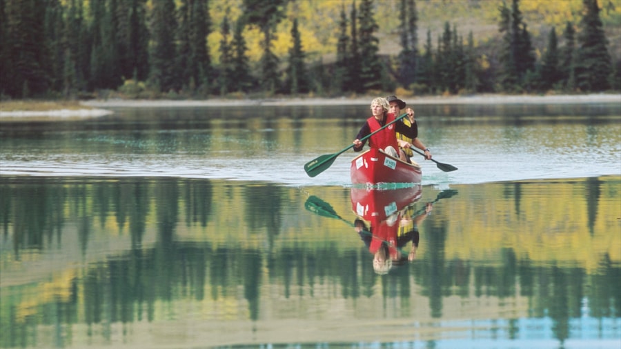 Yukon caratteristiche di kayak o canoa e lago o sorgente d\'acqua