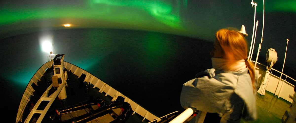 Nunavut montrant aurores boréales, navigation et scÚnes de nuit
