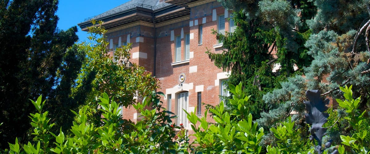 Imola showing a house