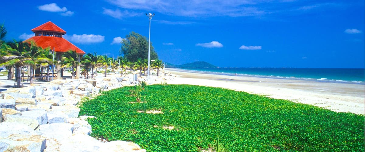 Rayong which includes a beach, tropical scenes and a coastal town