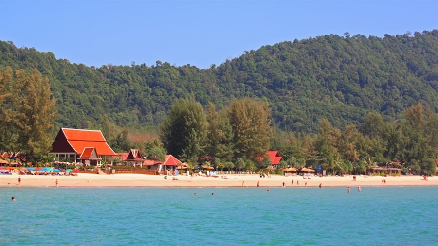 Ko Lanta ofreciendo una playa de arena y vistas generales de la costa