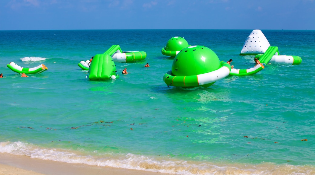 Chaweng Noi Beach showing swimming and water sports