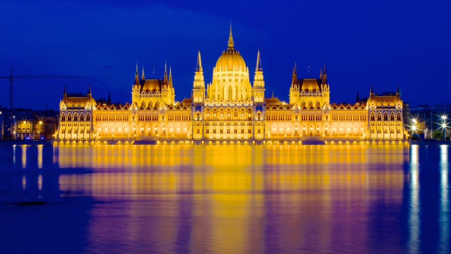 Ungarn welches beinhaltet historische Architektur, bei Nacht und Palast oder Schloss