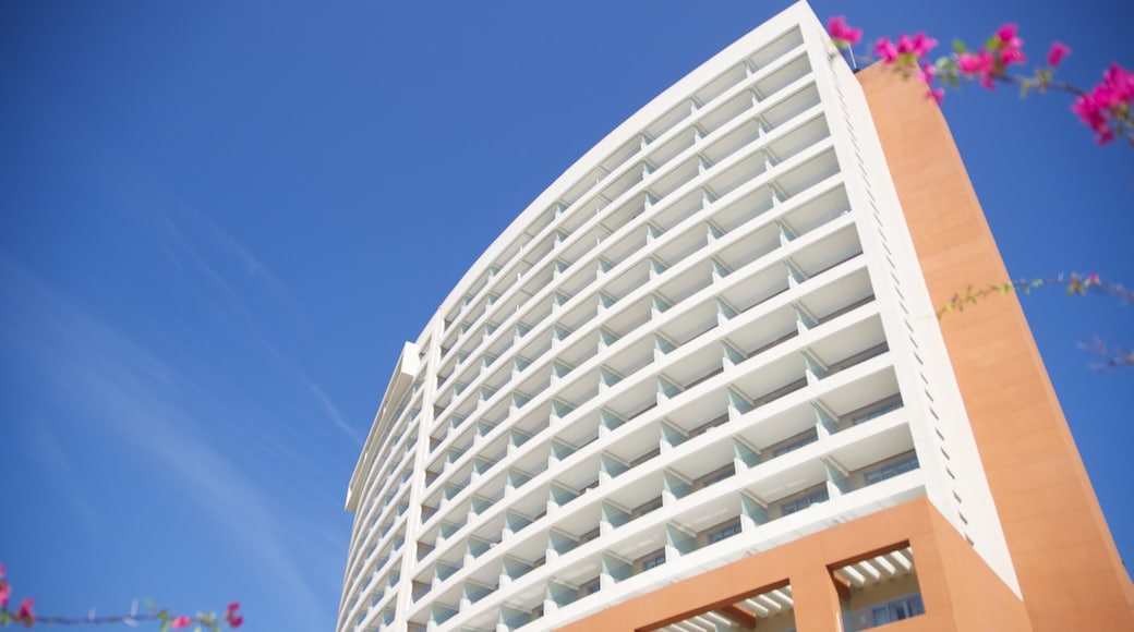 Linda Beach showing modern architecture and a hotel