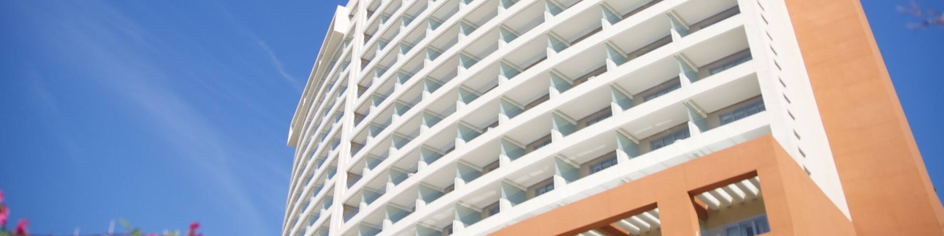 Linda Beach showing modern architecture and a hotel