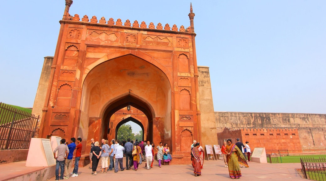 Agra Fort showing heritage architecture as well as a large group of people