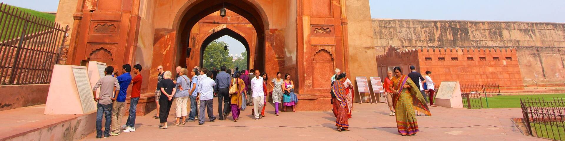 Agra Fort featuring heritage architecture as well as a large group of people