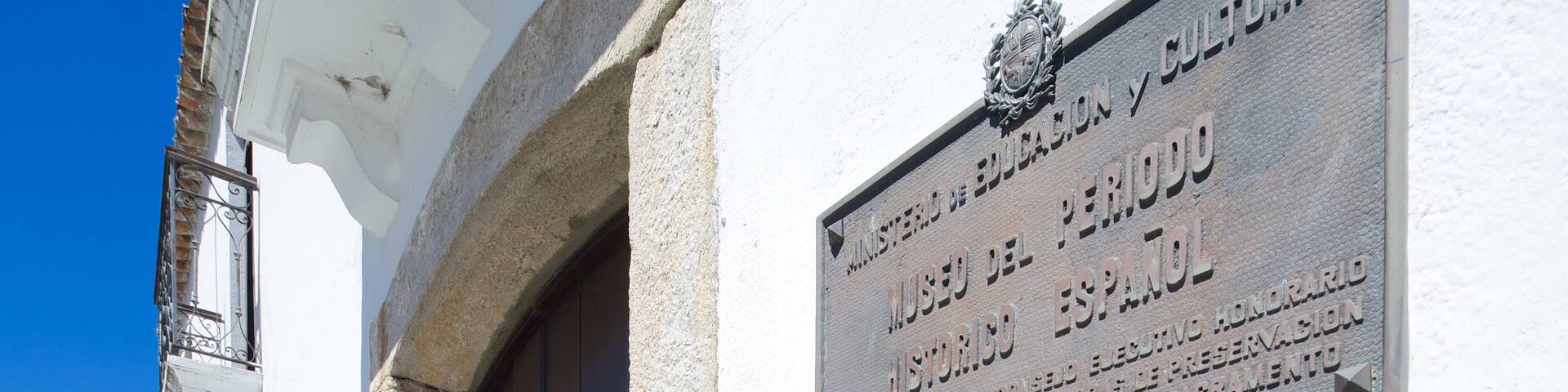 Spanish Museum which includes heritage architecture and signage