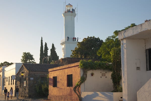 Colonia del Sacramento Lighthouse showing a sunset, heritage architecture and a lighthouse