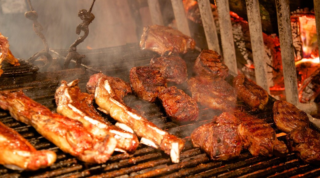 Mercado Agricola de Montevideo featuring food