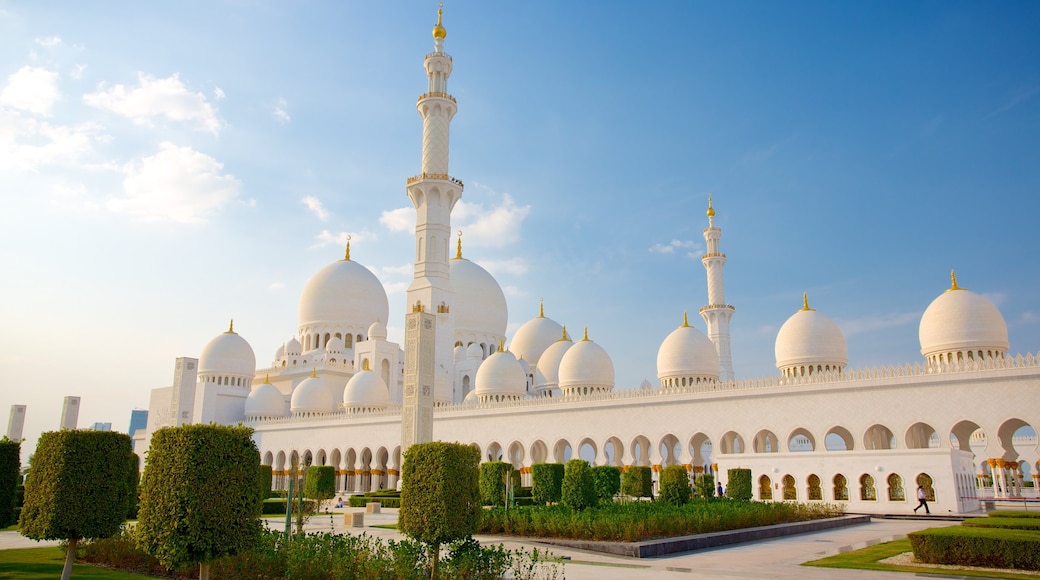 Emiratos Árabes Unidos mostrando patrimonio de arquitectura y un jardín