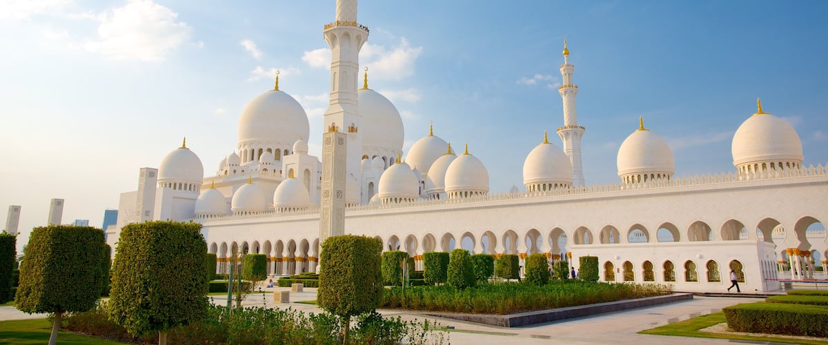 United Arab Emirates showing a garden and heritage architecture