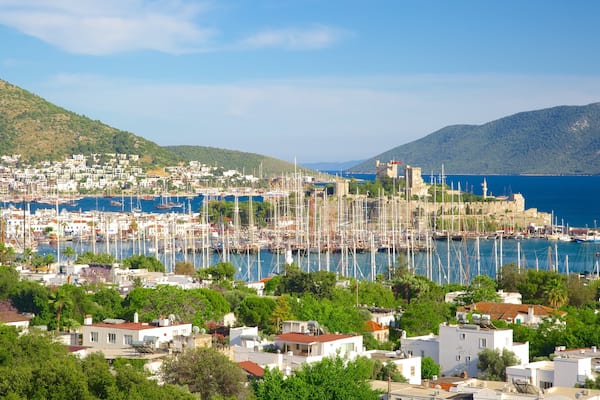 Bodrum which includes a coastal town and a marina