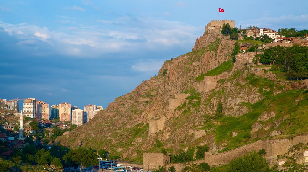 Citadelle d\'Ankara mettant en vedette patrimoine architectural et ville