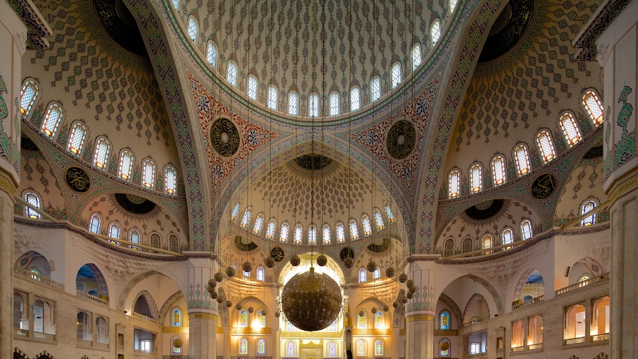Ankara trong đó bao gồm kiến trúc di sản, yếu tố tôn giáo và cảnh nội thất