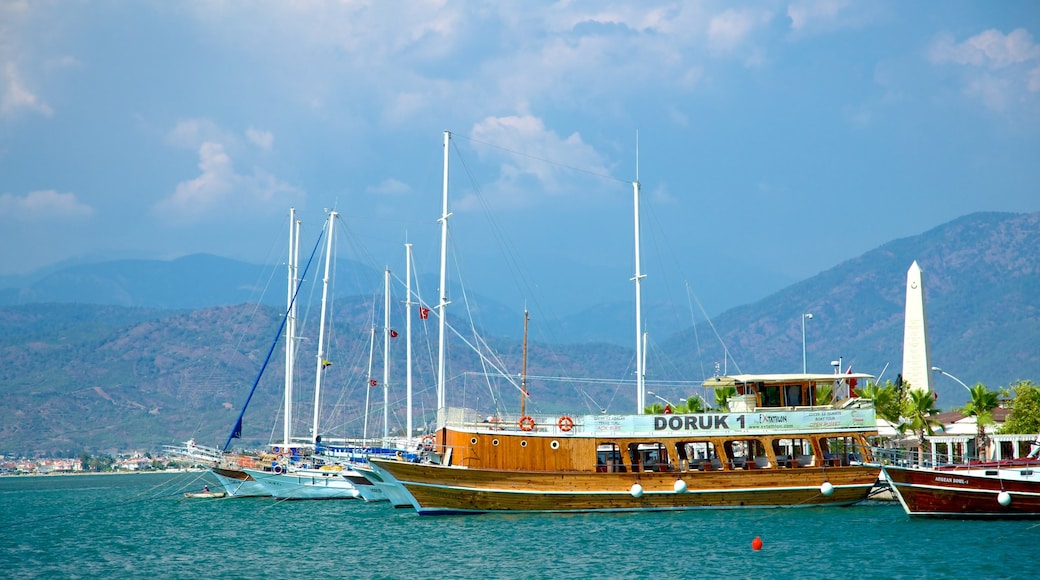 Fethiye en omgeving inclusief algemene kustgezichten en een baai of haven