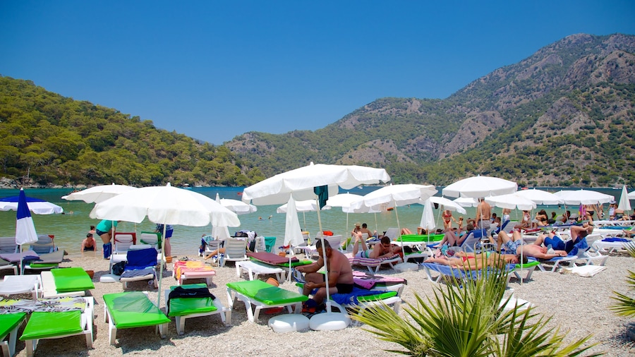Oludeniz showing a pebble beach