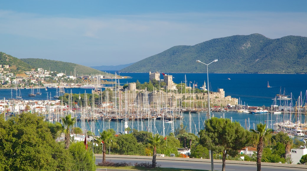 Bodrum amfiteater som inkluderer marina