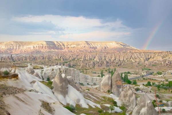 Sunset Point which includes mountains