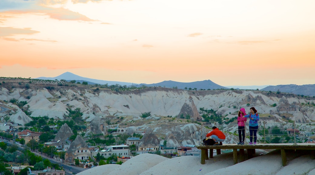 Sunset Point showing views