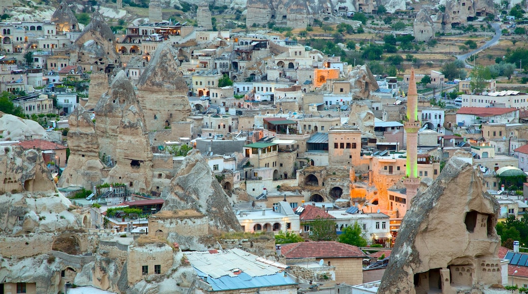 Sunset Point which includes heritage architecture and a city