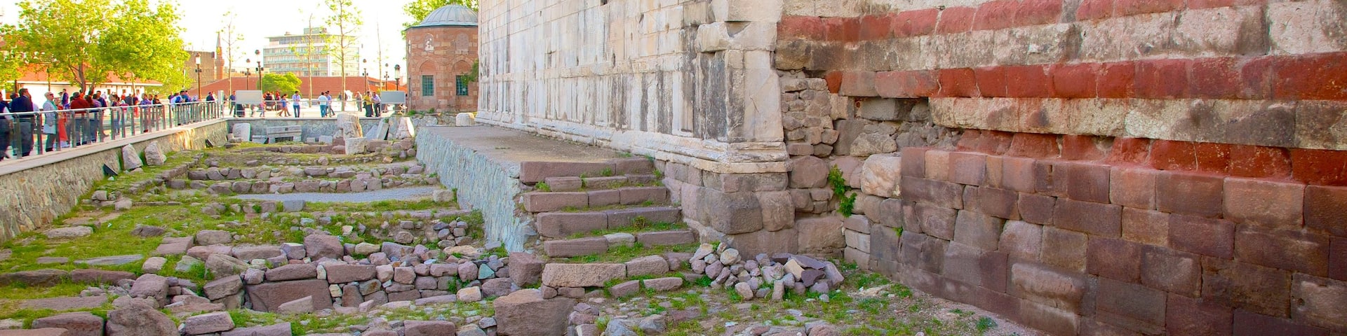 アウグストゥス神殿 (アルトズンダウ) ツアーとアクティビティ エクスペディア