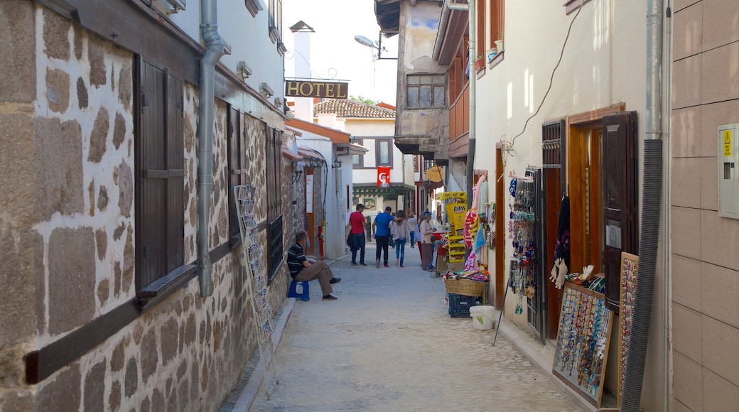 Ciudadela de Ankara mostrando escenas urbanas y patrimonio de arquitectura