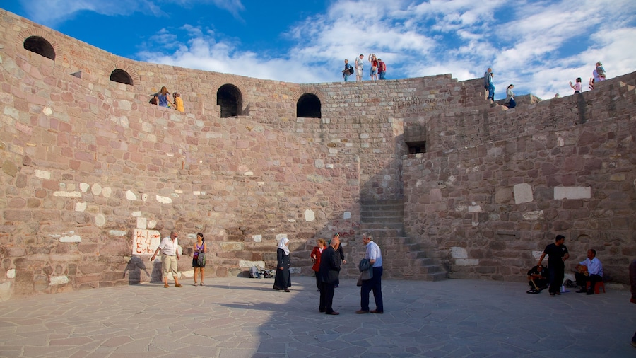 Citadelle d\'Ankara montrant square ou place, scĂšnes de rue et chĂąteau ou palais