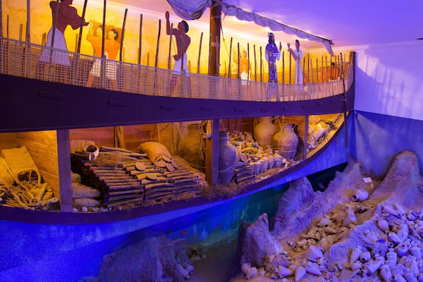 Musée d\'Archéologie sous-marine, Bodrum, Turquie mettant en vedette vues intérieures et art