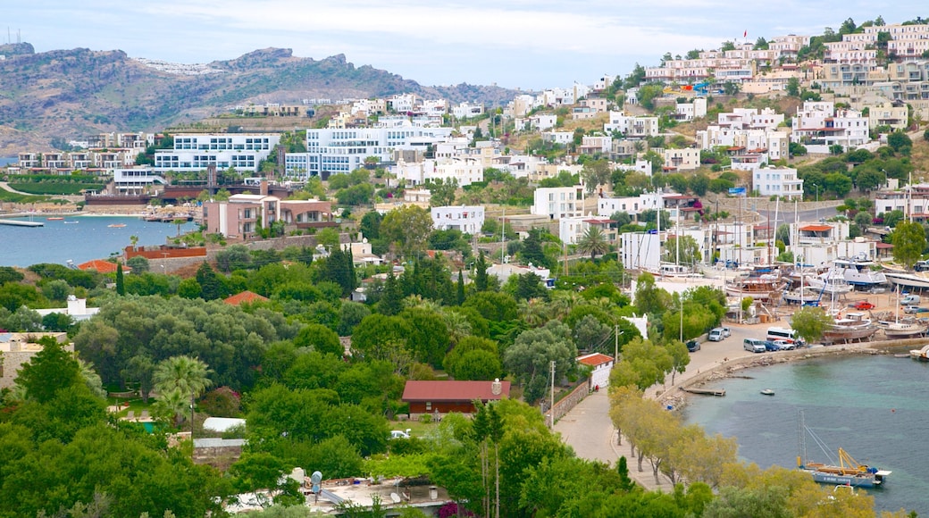 Playa de Yalikavak mostrando una ciudad costera