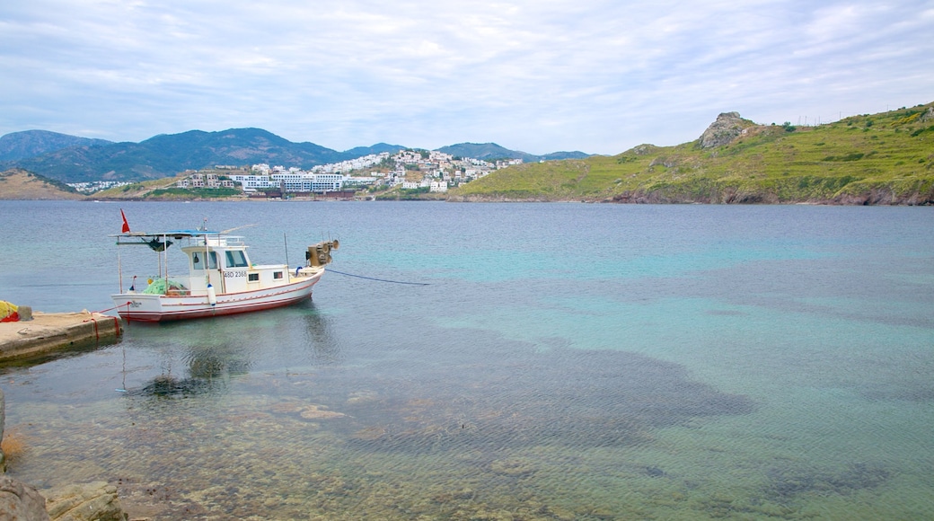 Strand von Yalıkavak das einen See oder Wasserstelle