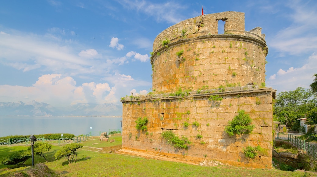 Hıdırlık-Turm welches beinhaltet historische Architektur