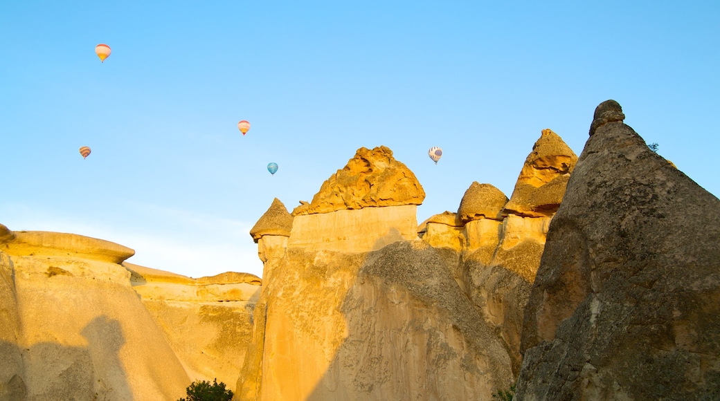 Pasabag featuring ballooning