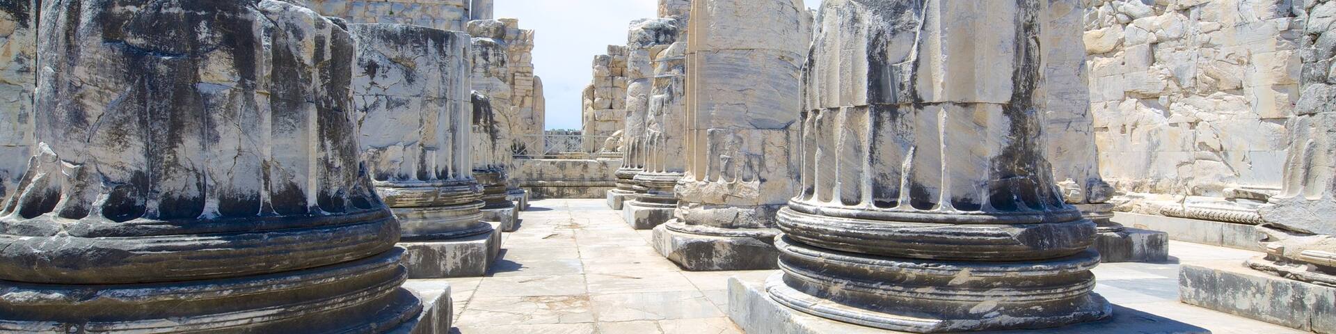 Temple d\'Apollon et d\'Athéna mettant en vedette ruine