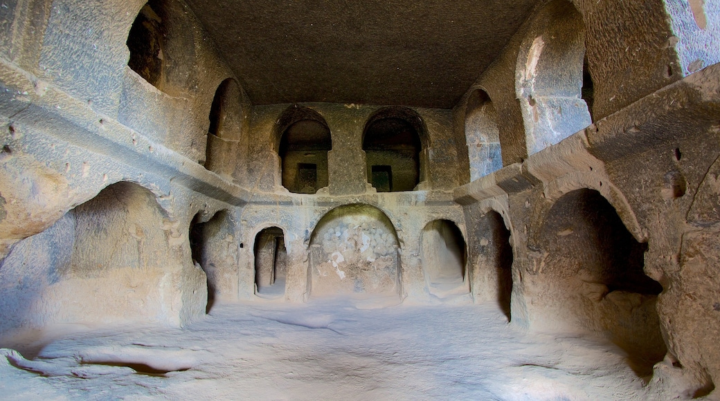 Cappadocië bevat vervallen gebouwen