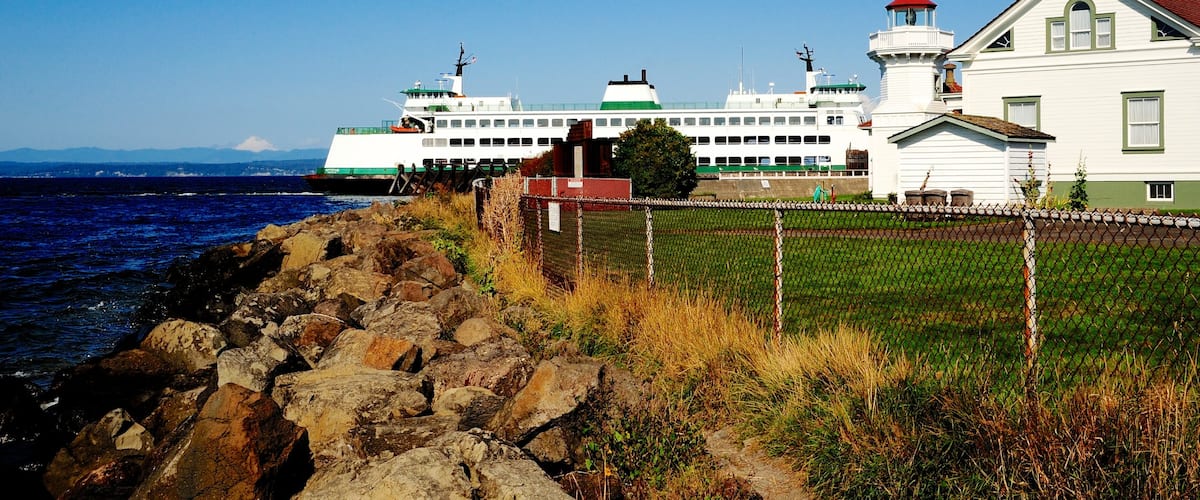 Mukilteo featuring rugged coastline, cruising and a lighthouse