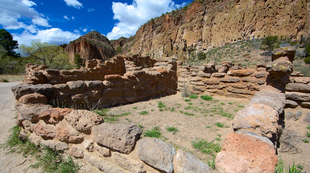 Bandelier National Monument som visar en ruin