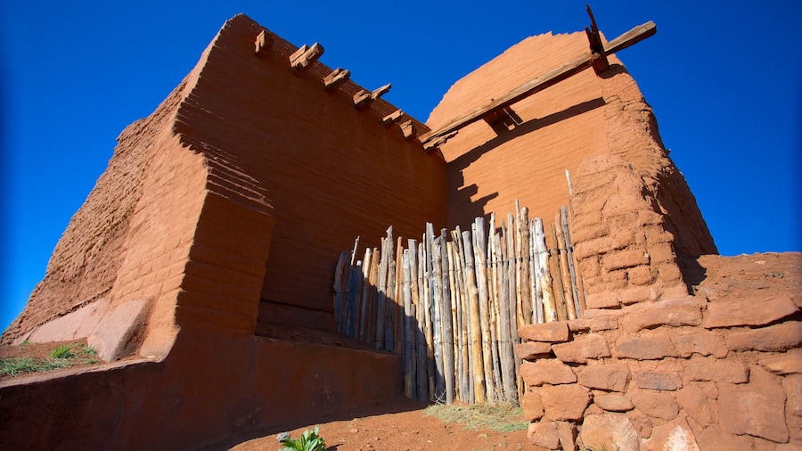 Pecos National Historical Park mostrando architettura d\'epoca