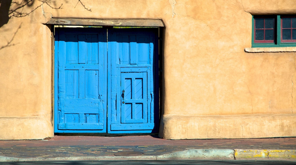 New Mexico Museum of Art showing street scenes