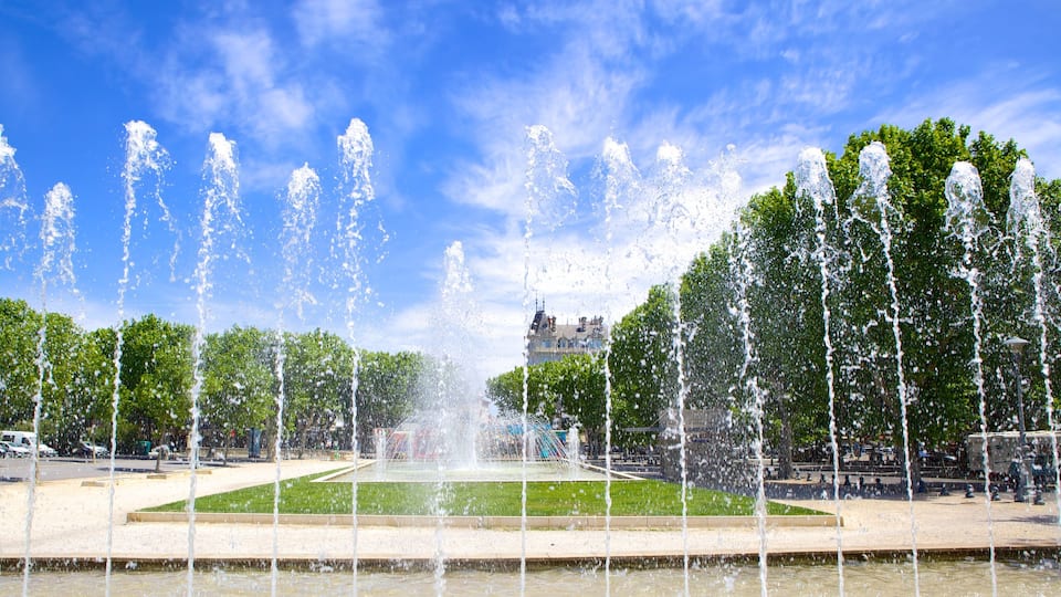 Beziers which includes a garden and a fountain